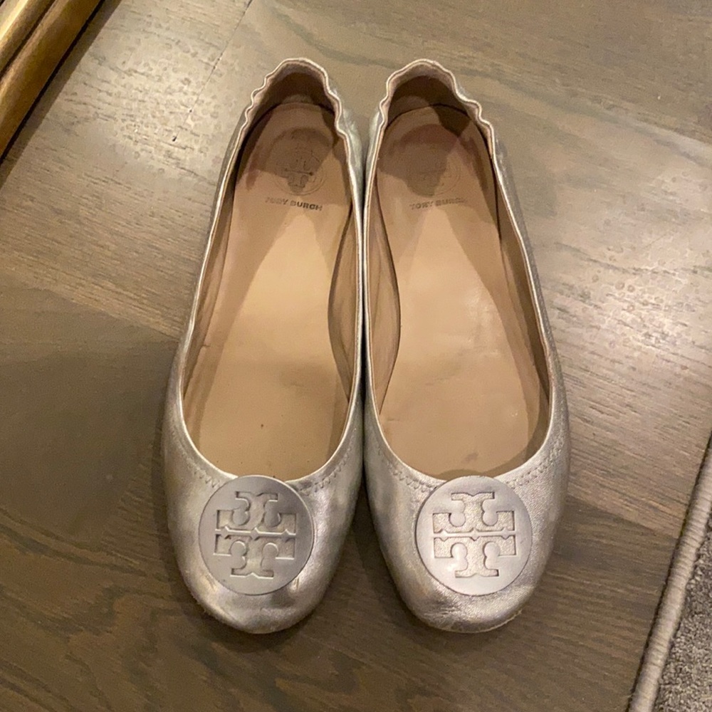 Silver Tory bunch flats! Size 8